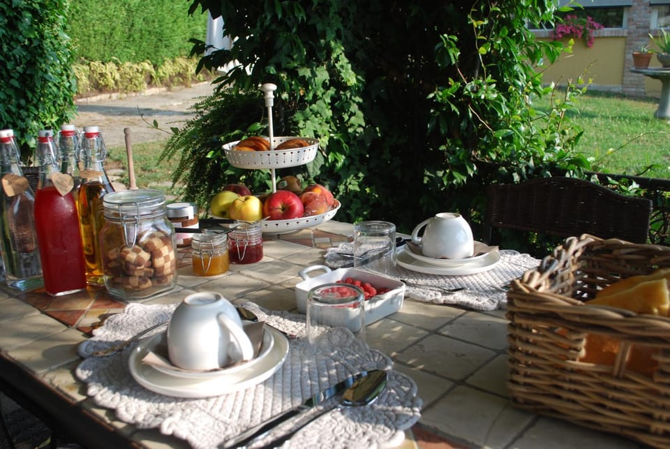 Patio, Garden, Food