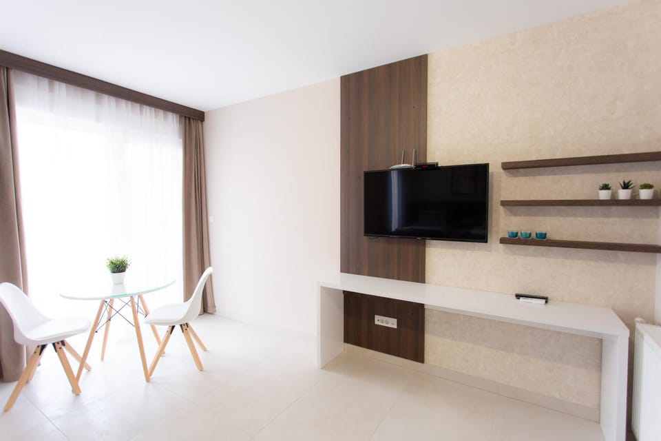 Communal lounge/ TV room, TV and multimedia, Living room, Seating area