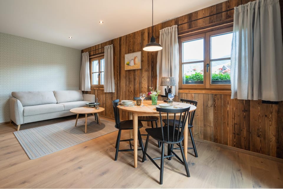 Living room, Seating area, Dining area