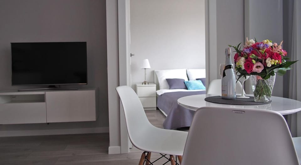 TV and multimedia, Living room, Dining area