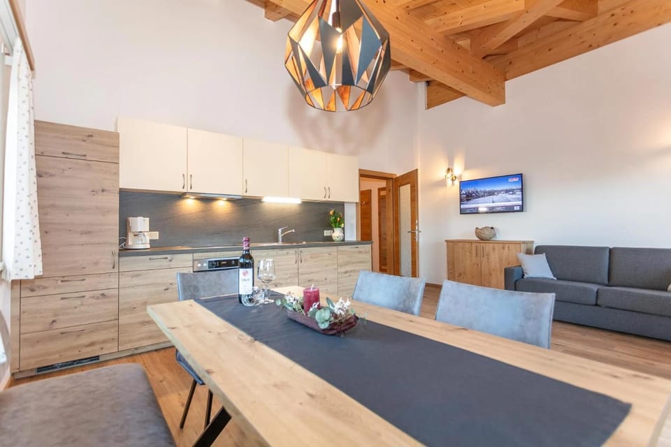 Kitchen or kitchenette, Seating area, Dining area