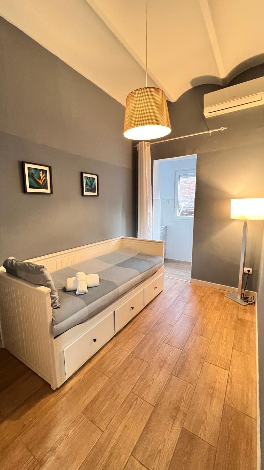 New Camp Nou Apartment/Diret Airport,Beautiful Apartment in L'Hospitalet de Llobregat