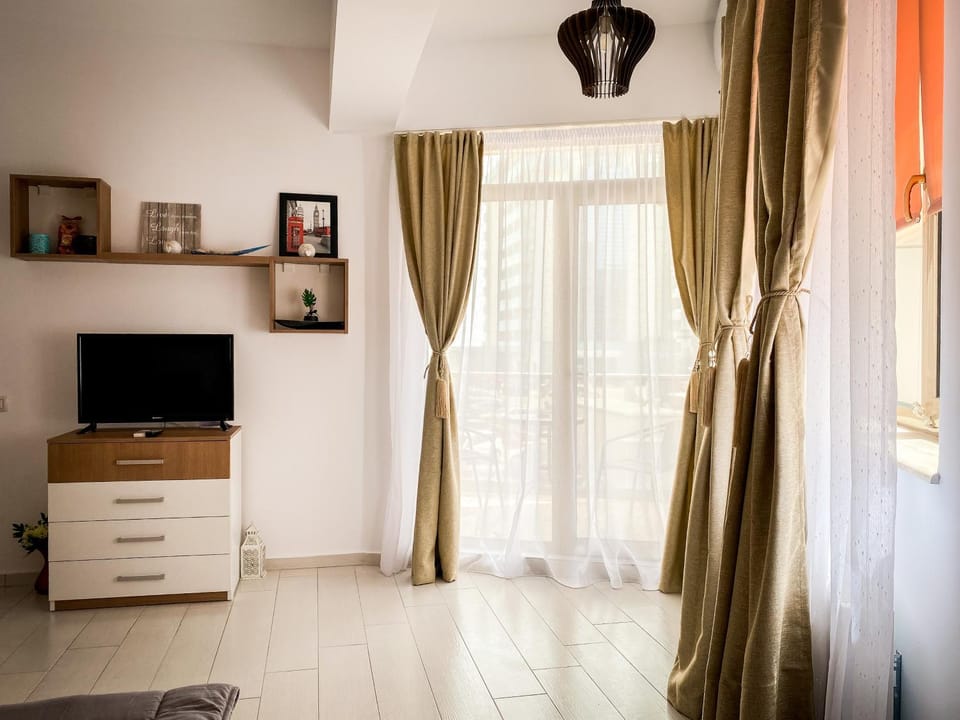 Studio 01 By the Sea LOFT Mamaia Nord Apartment in Constanta