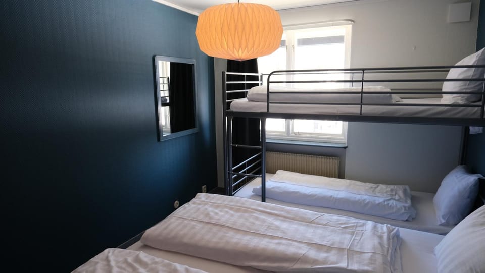 Bed, bunk bed