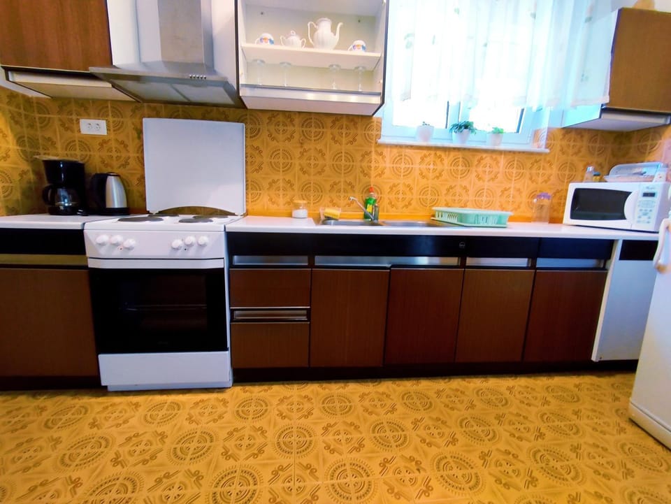 Kitchen or kitchenette, microwave, oven