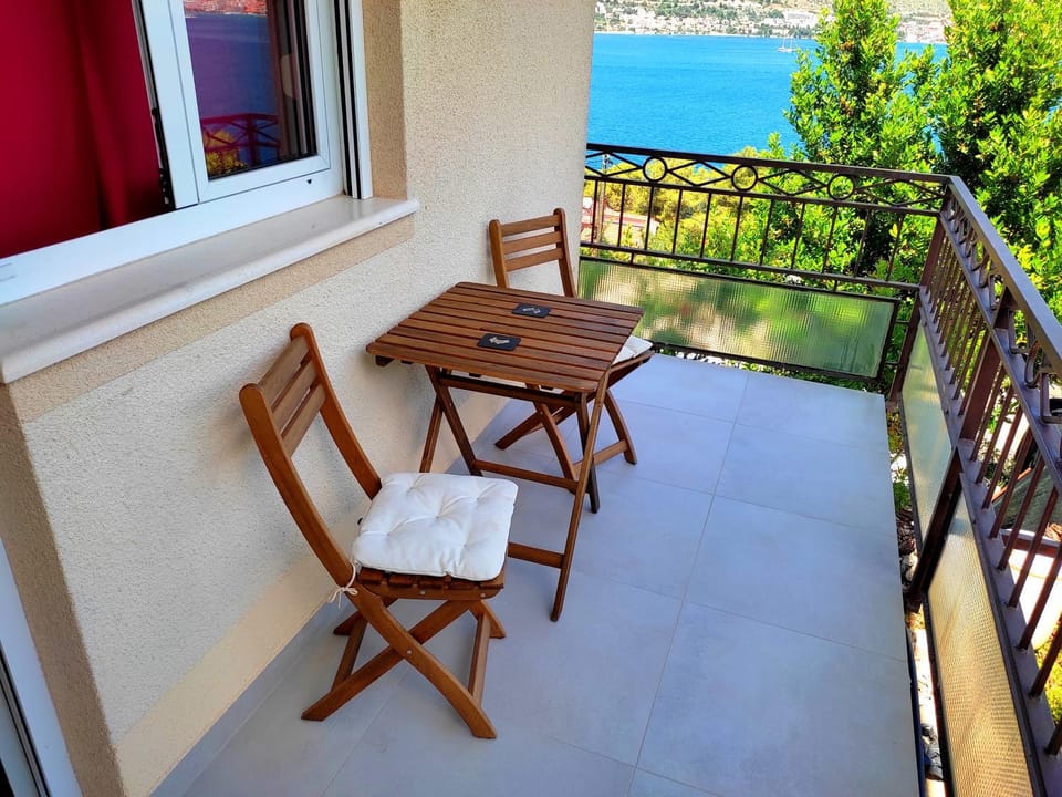 Balcony/Terrace, Seating area, Dining area, Sea view