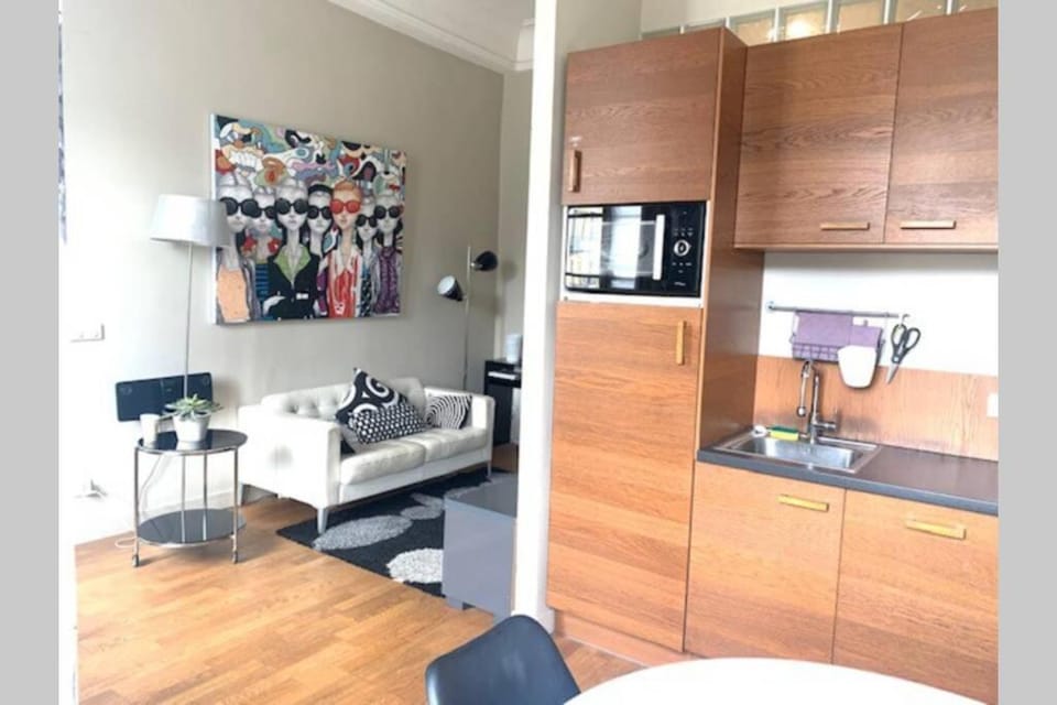Kitchen or kitchenette, Living room