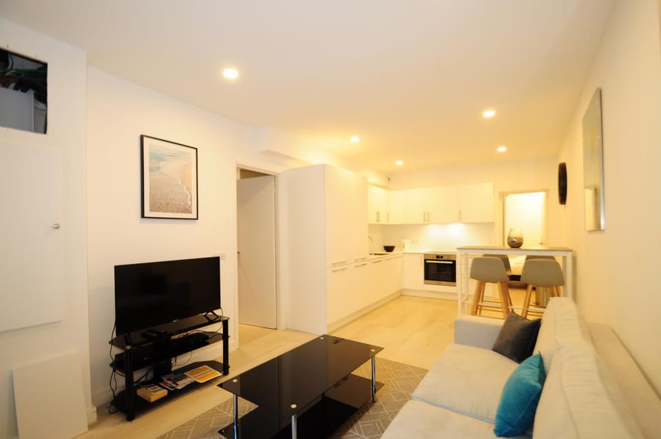 TV and multimedia, Living room, Dining area