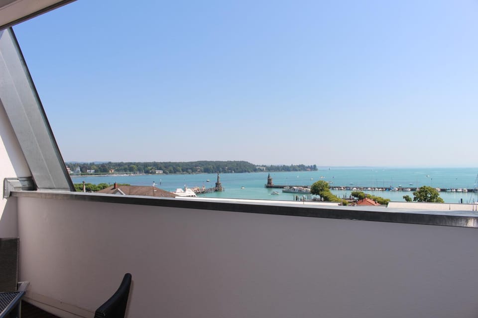 Day, Balcony/Terrace, Lake view