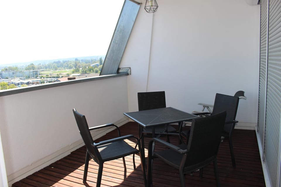 Day, View (from property/room), Balcony/Terrace, Decorative detail, Seating area