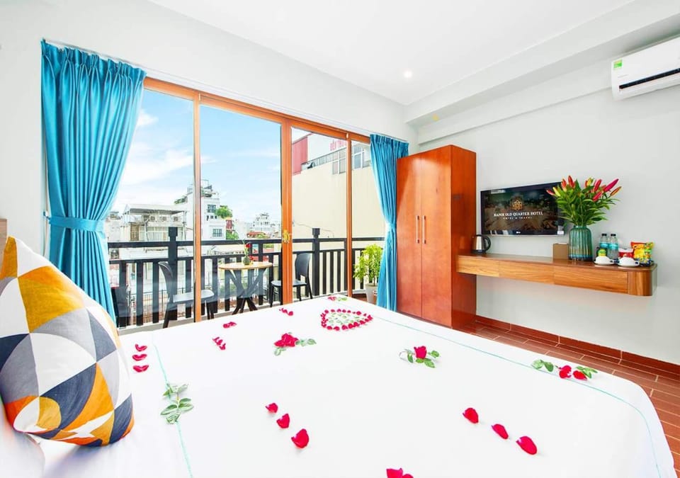 Communal lounge/ TV room, Bed, TV and multimedia, View (from property/room), Balcony/Terrace, Photo of the whole room, Evening entertainment, Bedroom, air conditioner