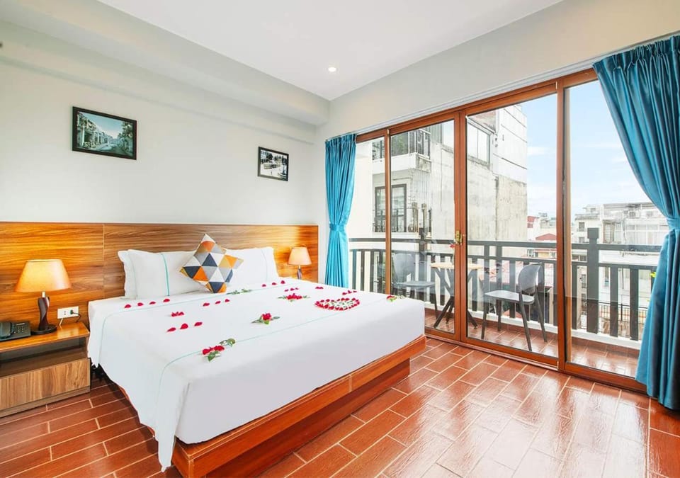 Bed, View (from property/room), Balcony/Terrace, Photo of the whole room, Bedroom