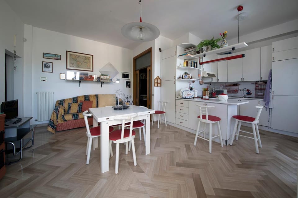 Kitchen or kitchenette, Dining area, minibar, pet friendly, stove