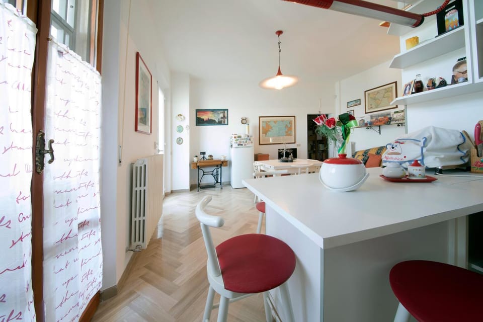 Kitchen or kitchenette, Living room, Dining area, minibar, pet friendly, stove
