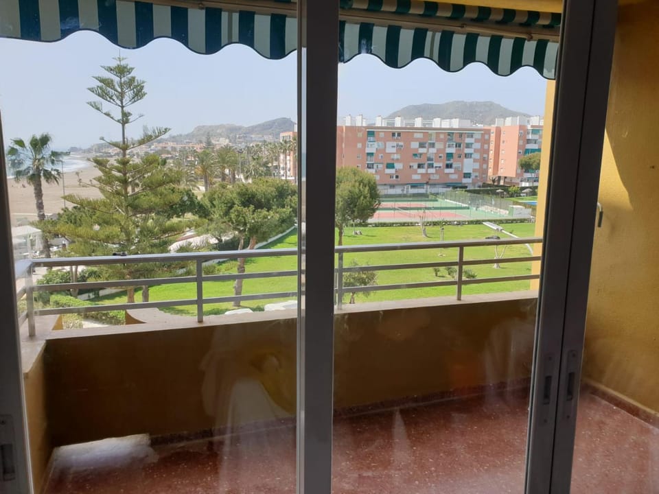 Bonito apartamento en primera línea de playa Apartment in Axarquía