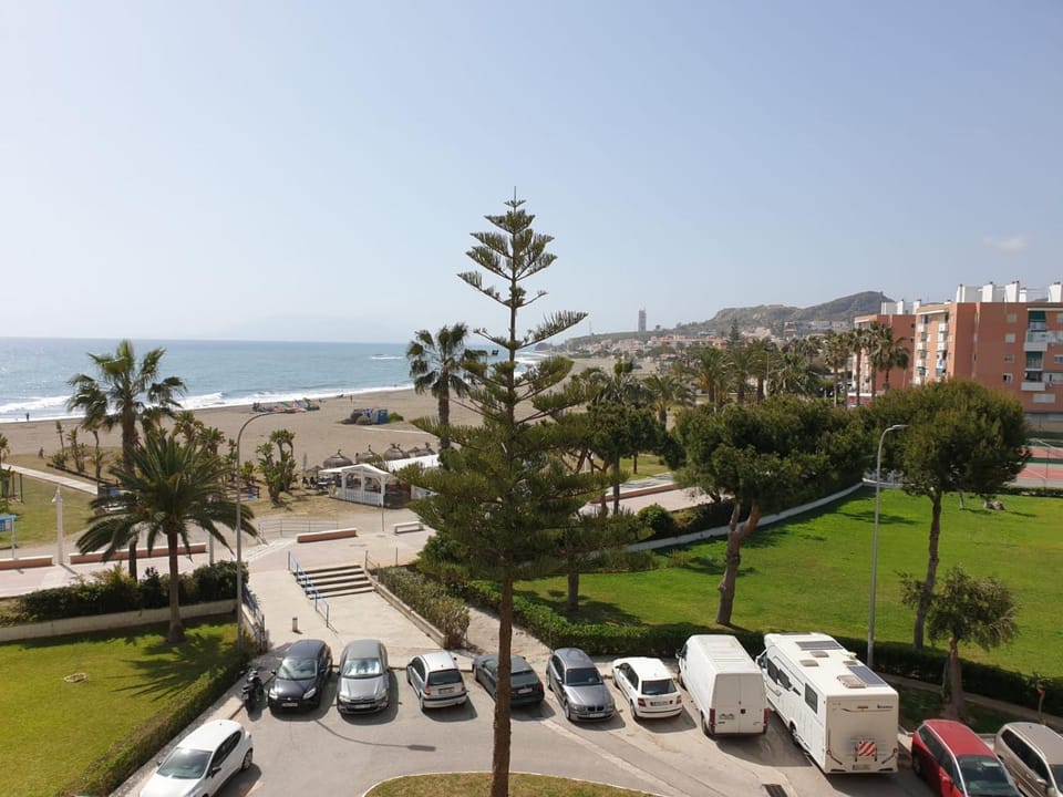 Bonito apartamento en primera línea de playa Apartment in Axarquía