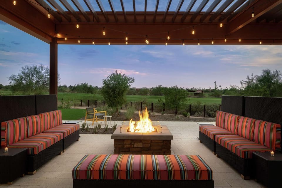 Property building, Balcony/Terrace, Seating area