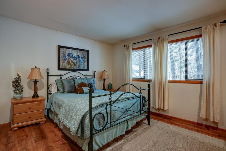 Pet-Friendly 6 Otter Home features Bikes to Explore Sunriver Village House in Sunriver