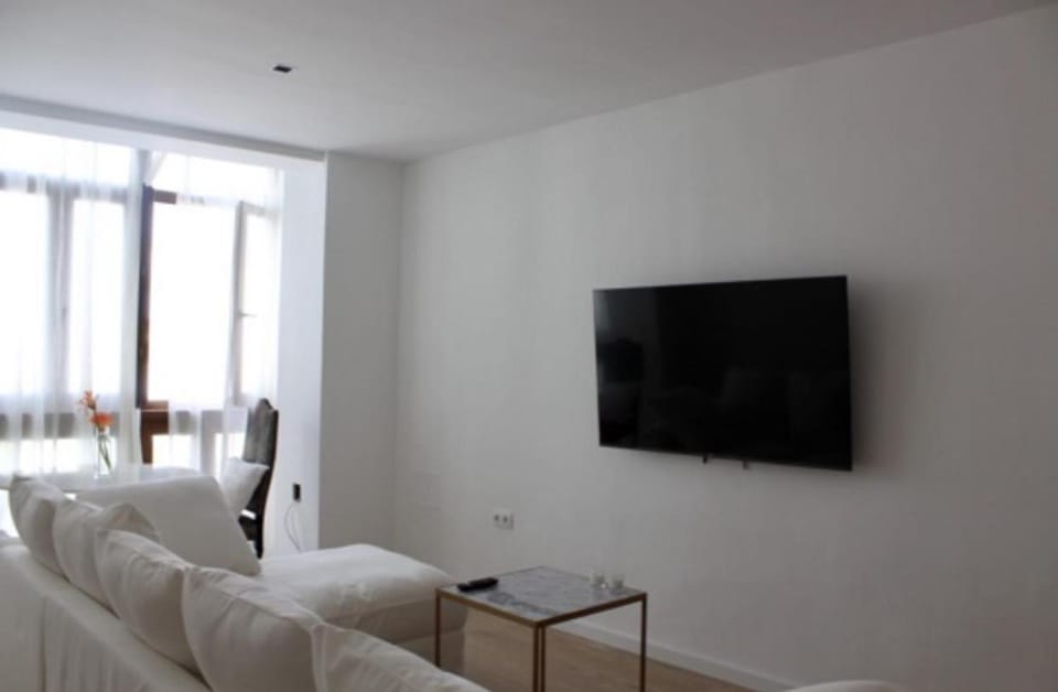 Communal lounge/ TV room, TV and multimedia, Living room