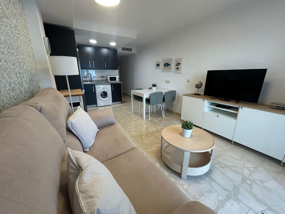 Communal lounge/ TV room, TV and multimedia, Kitchen or kitchenette, Living room, Seating area, Dining area, Evening entertainment, minibar, oven, pet friendly, stove