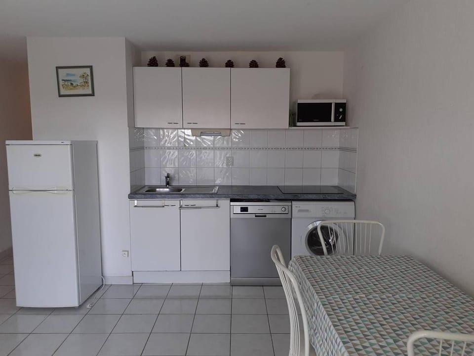 2 Pièces-cabine Terrasses de Savanna Rochelongue CAP D'AGDE Cabin in Agde