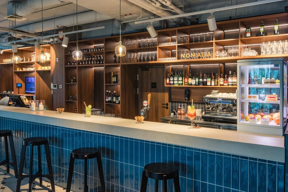 Restaurant/places to eat, Lounge or bar, Lounge or bar, Food and drinks, Drinks