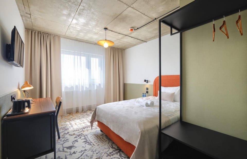 Photo of the whole room, Bedroom, City view
