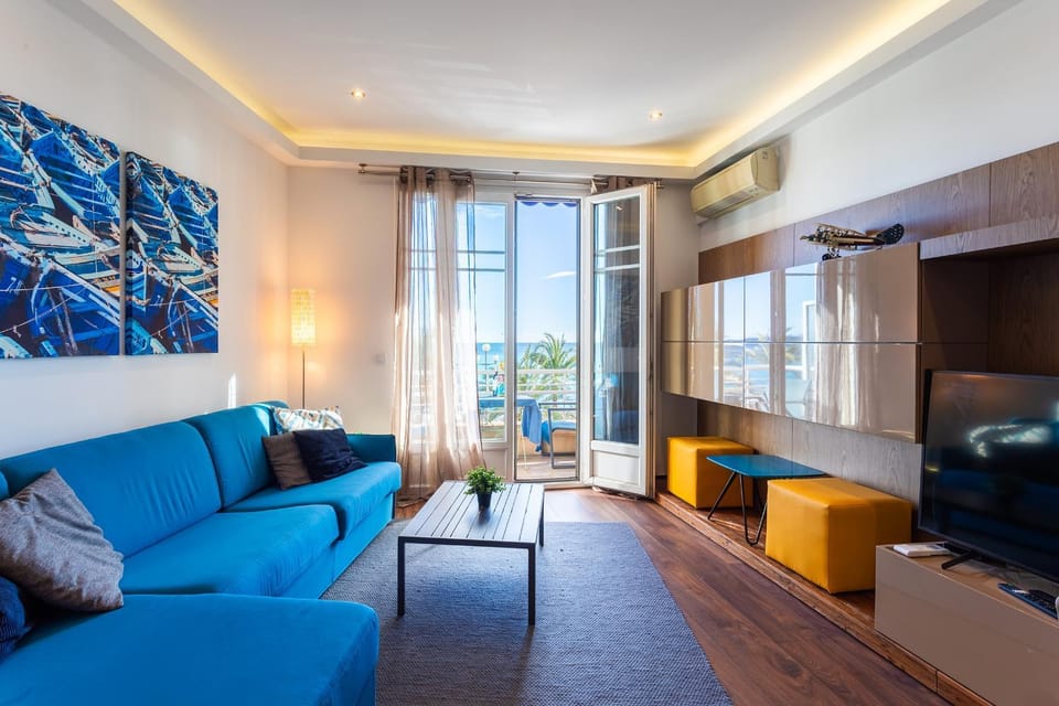 Living room, air conditioner