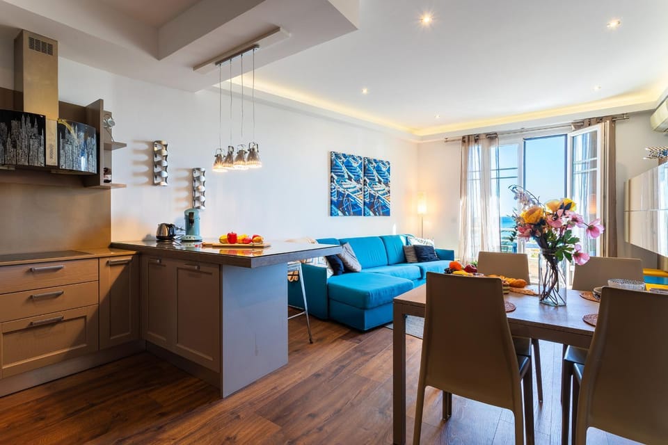Kitchen or kitchenette, Living room, Dining area