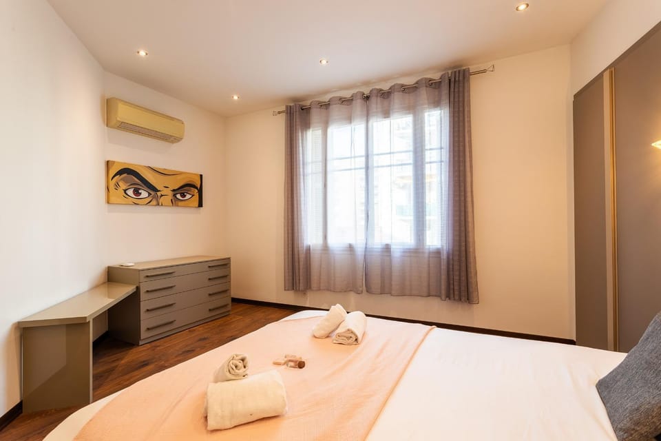 Bed, Bedroom, air conditioner