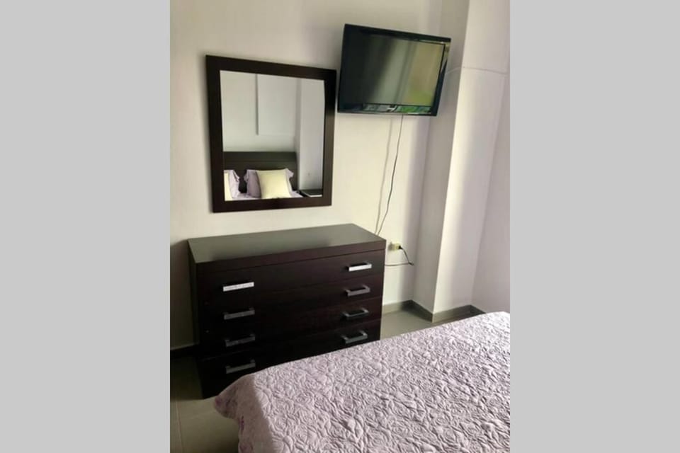 Bed, TV and multimedia, Bedroom