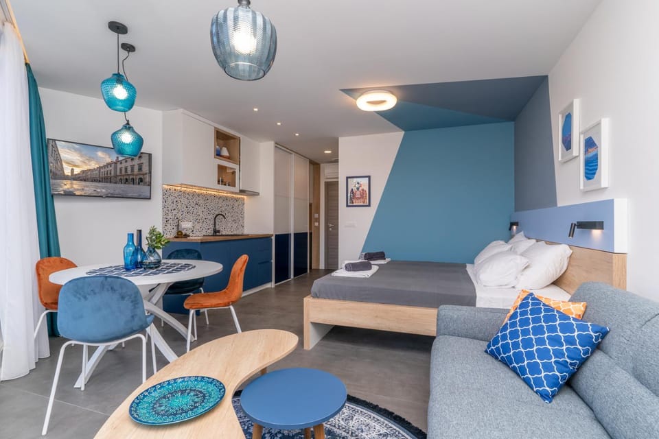 Bed, Kitchen or kitchenette, Photo of the whole room, Dining area, minibar