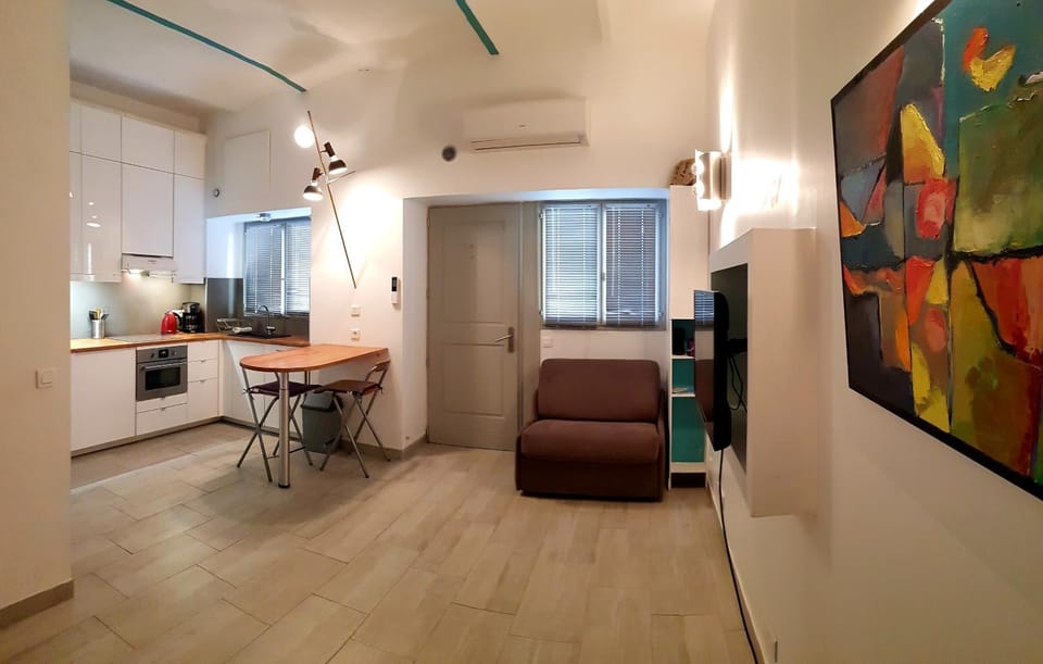 Kitchen or kitchenette, Living room, Dining area