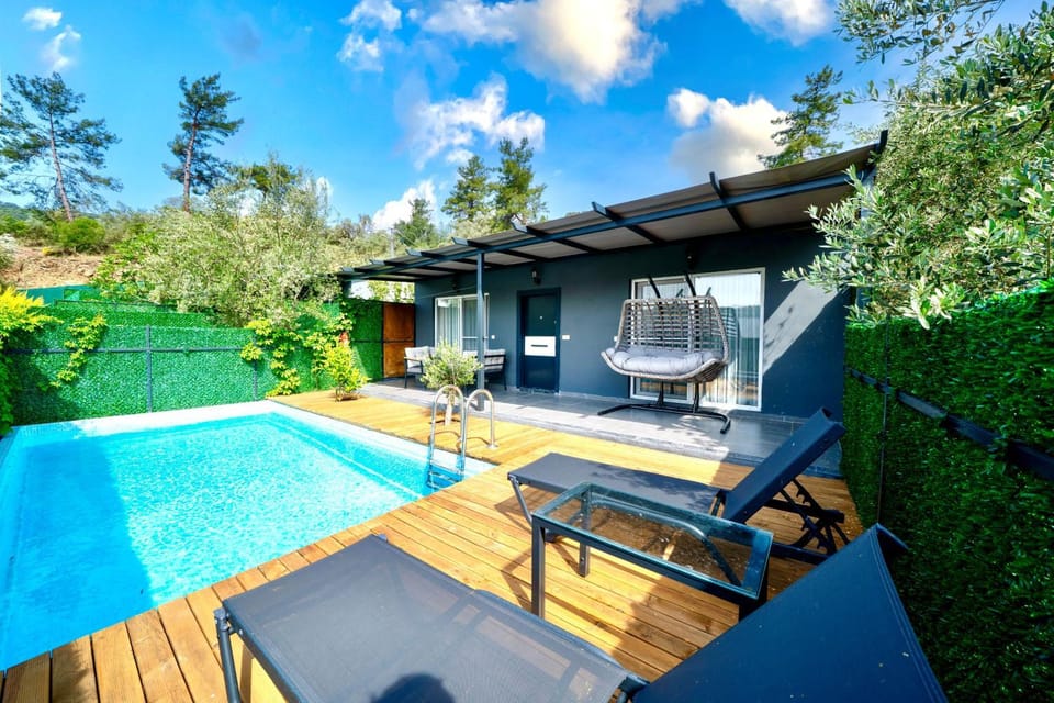 Property building, Patio, Spring, Day, Garden, Garden view, Pool view, Swimming pool, Sunrise, sunbed