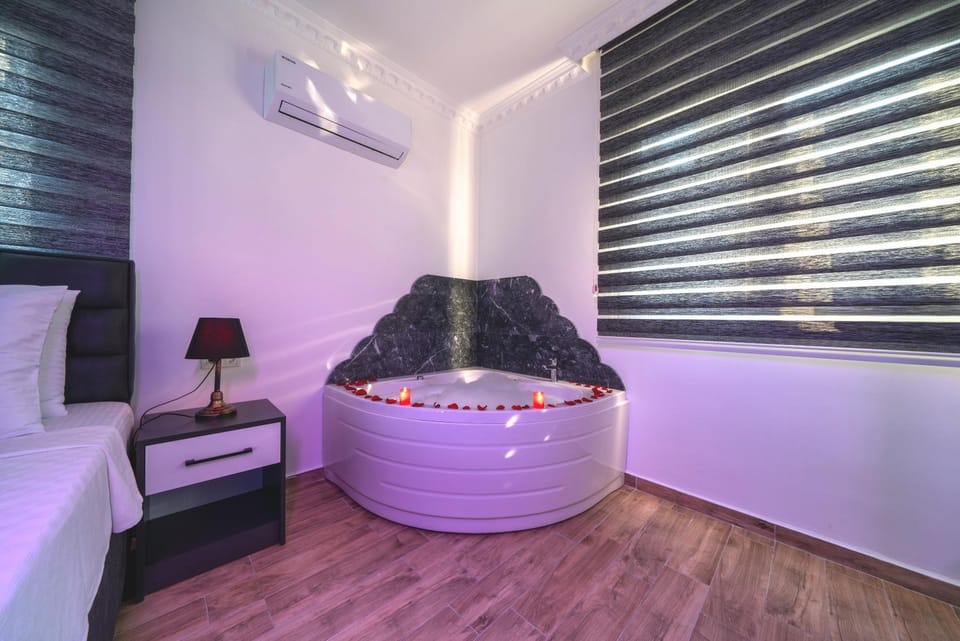 Property building, Spa and wellness centre/facilities