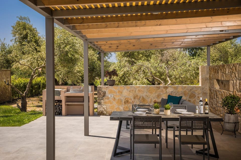 Patio, Restaurant/places to eat, BBQ facilities