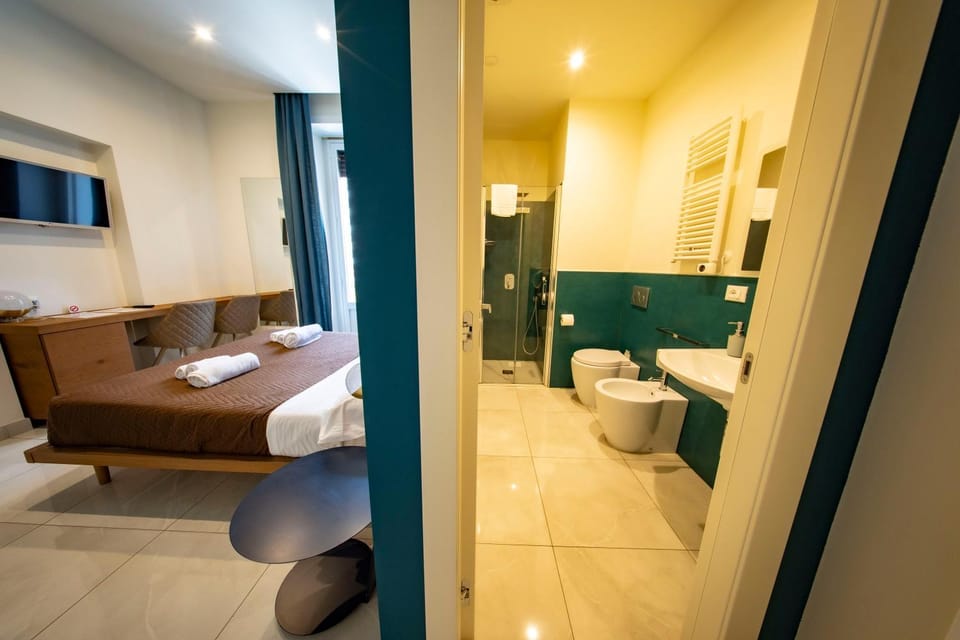 Shower, Toilet, Bed, Bathroom, Photo of the whole room, Bedroom, bidet, towels