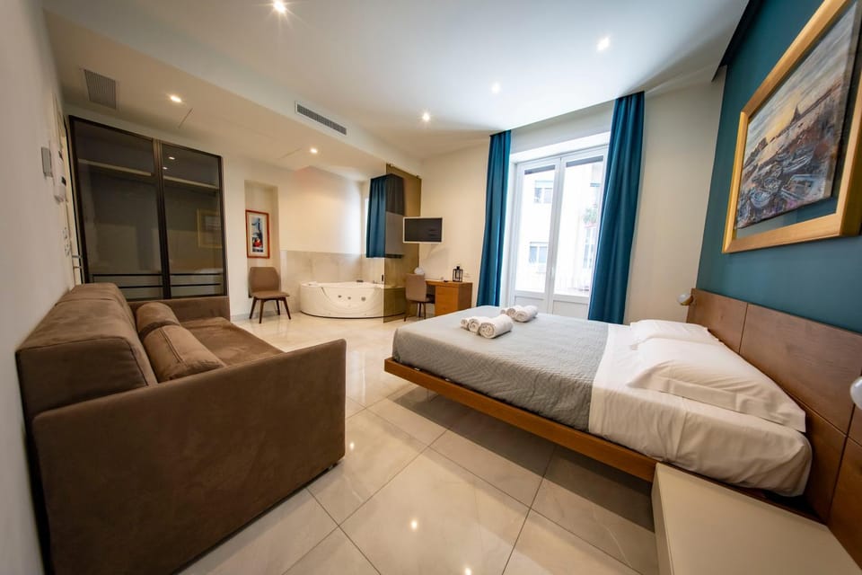 Bed, Hot Tub, TV and multimedia, Photo of the whole room, Bedroom