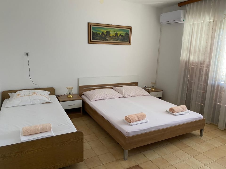 Bed, Bedroom, wardrobe, air conditioner