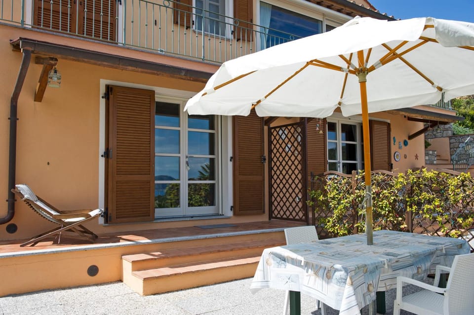 Day, Dining area, sunbed