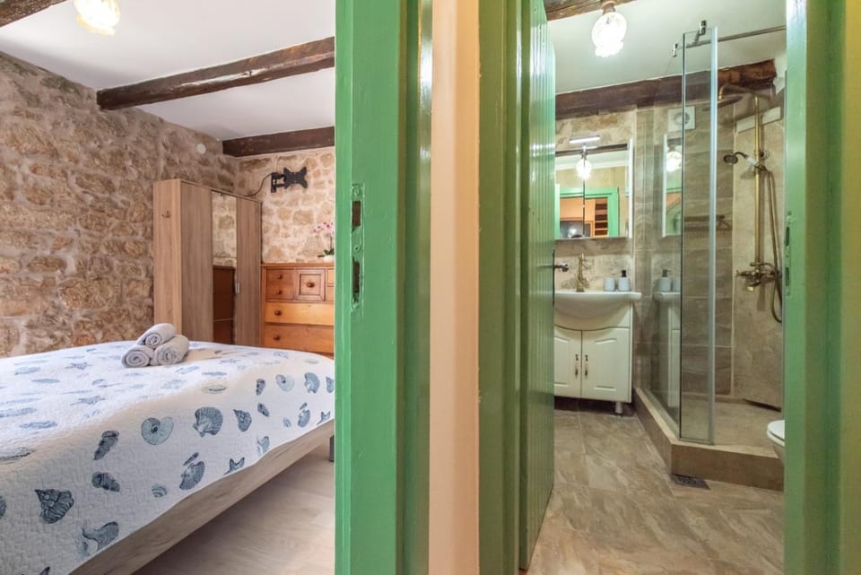 Shower, Bathroom, Bedroom