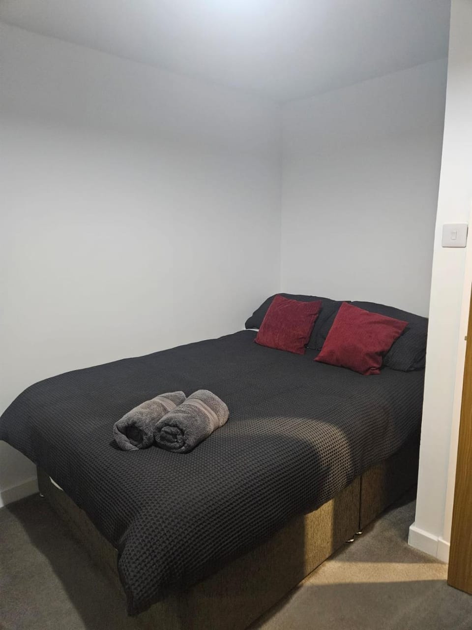 Bed, Photo of the whole room, towels