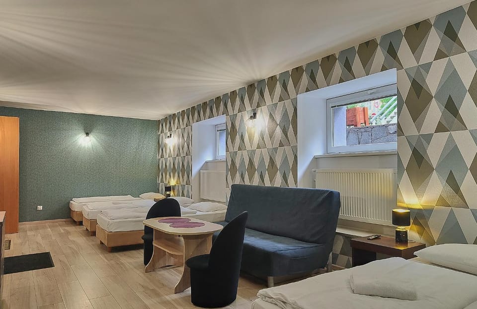 Bed, Living room, Photo of the whole room, Seating area