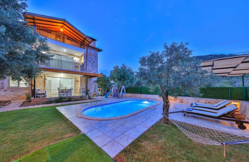 Property building, Garden, Swimming pool, Sunrise, Sunset