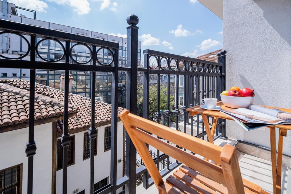 Nearby landmark, Balcony/Terrace