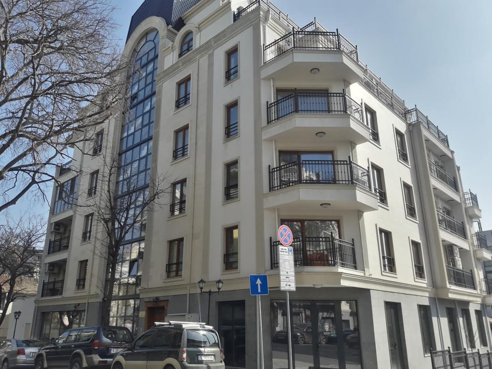 Property building, Location