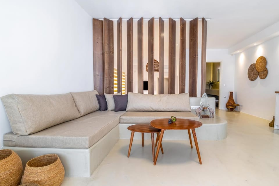 Living room, Seating area