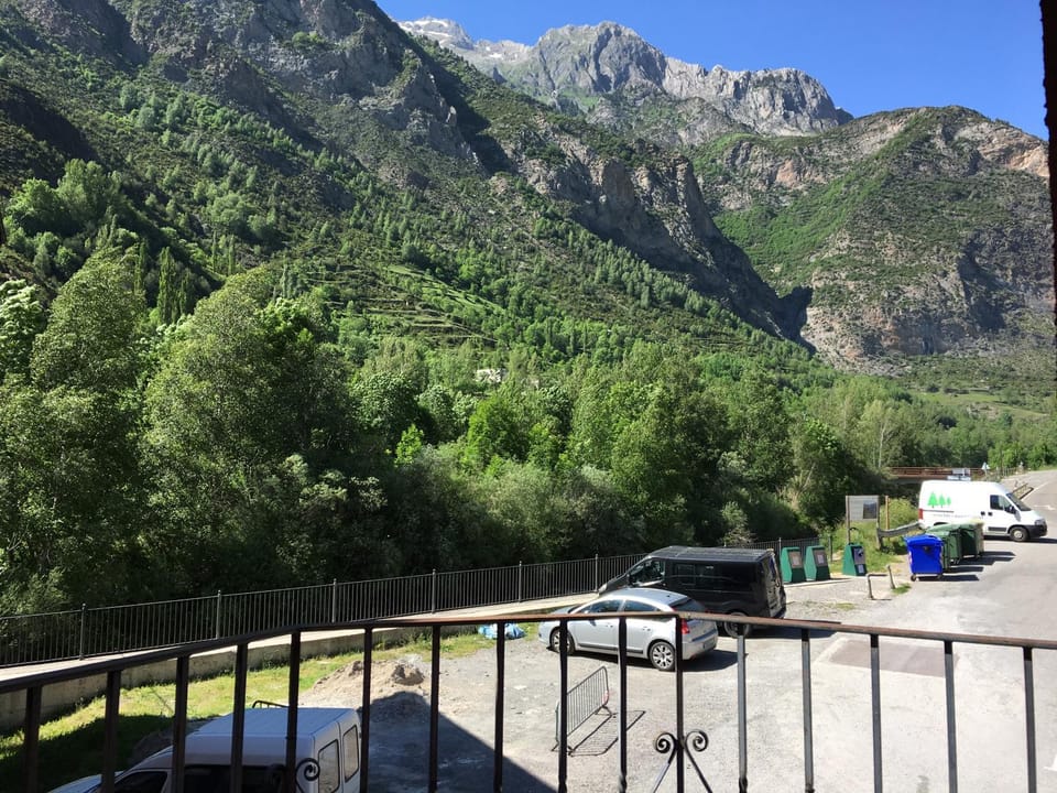 Natural landscape, Balcony/Terrace, Mountain view, River view, Street view, Parking