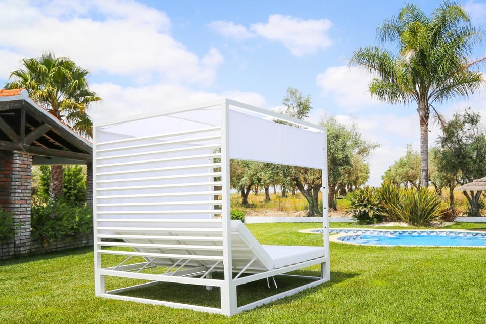 Off site, Garden, Swimming pool