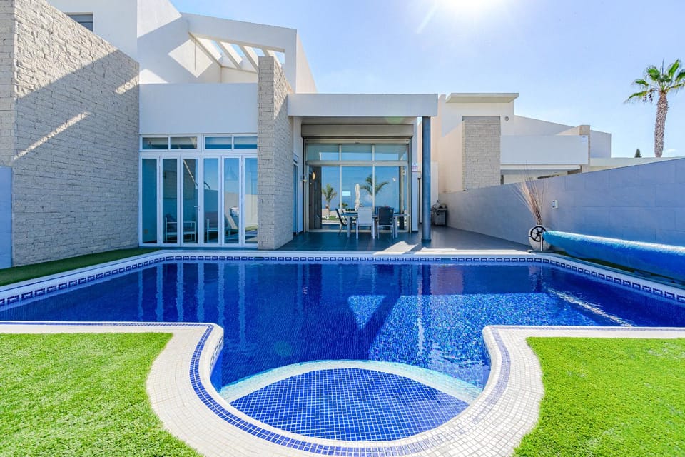 Property building, Day, Pool view, Swimming pool